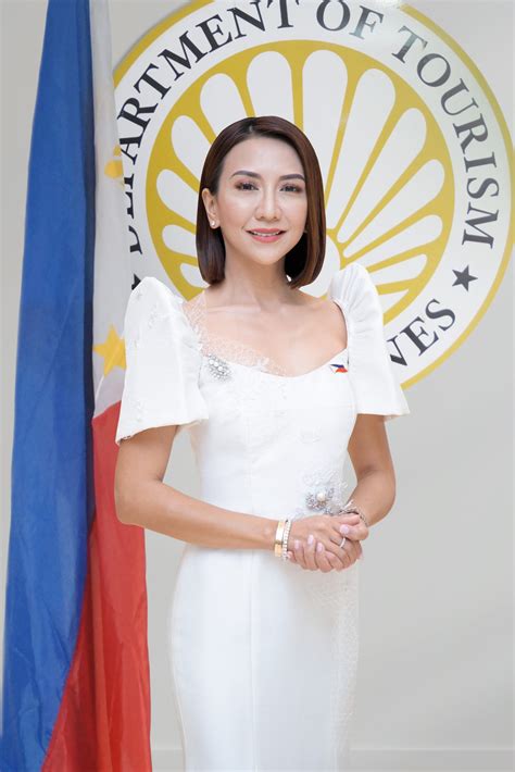 Secretary of Tourism (Philippines) .
